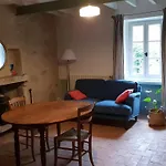 La Cour Du Marronnier