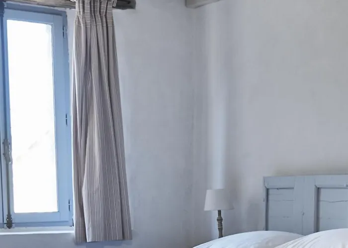 ゲストハウス La Cour Du Marronnier 3*